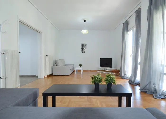 A Spacious Minimal Apatment At Chalandri