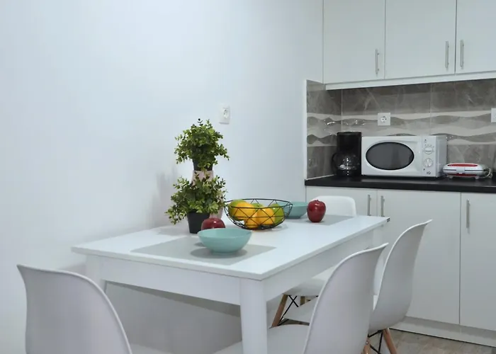 A Spacious Minimal Apatment At Chalandri