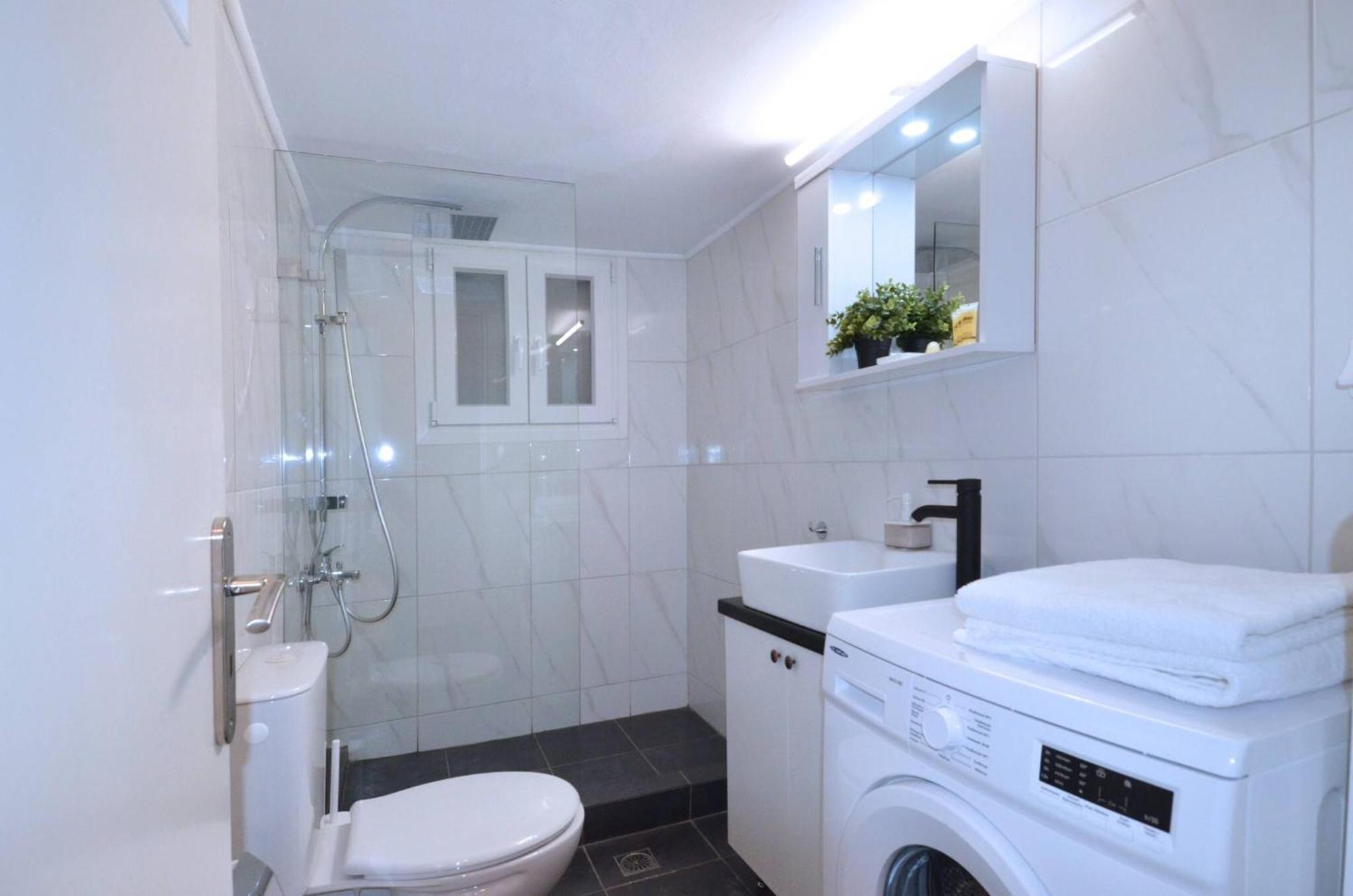 Appartement A Spacious Minimal Apatment At Chalandri *